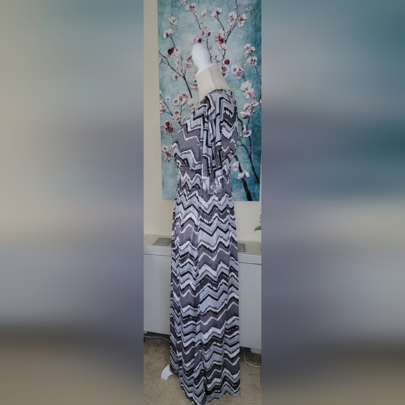 Black and Gray Maxi Dress - Picture 3 of 6